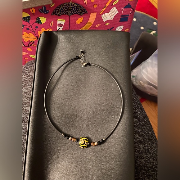 Beaded necklace yellow and black - Picture 3 of 3